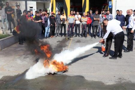 آموزش ایمنی ۷۷ نفر از کارکنان جایگاه سوخت ساری