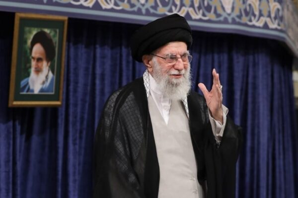 امام خامنه‌ای: یقه جنایتکار نباید رها شود/ نصرت ملّت ایران تضمین شده است