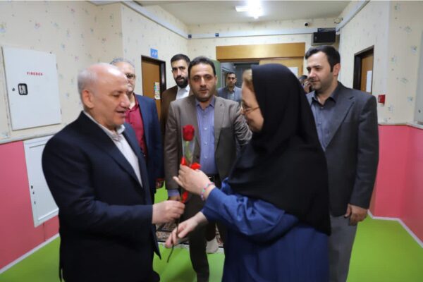 حضور استاندار مازندران در شیرخوارگاه و خانه نوباوگان شکوفه ساری
