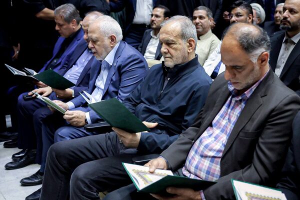 حضور پزشکیان در مراسم یادبود مرحوم احمد ناطق نوری
