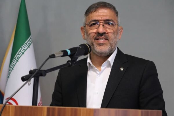 یاد شهدا باید از قاب عکس به متن زندگی مردم برسد